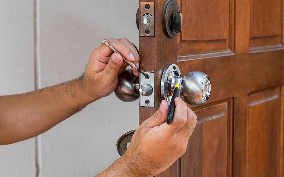 changer serrure porte d'entrée Nemours